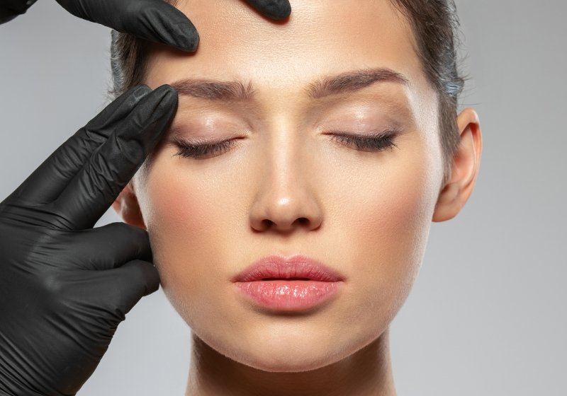 Implantes Faciales Pómulos y Mentón - Dr. Nadir Salaues